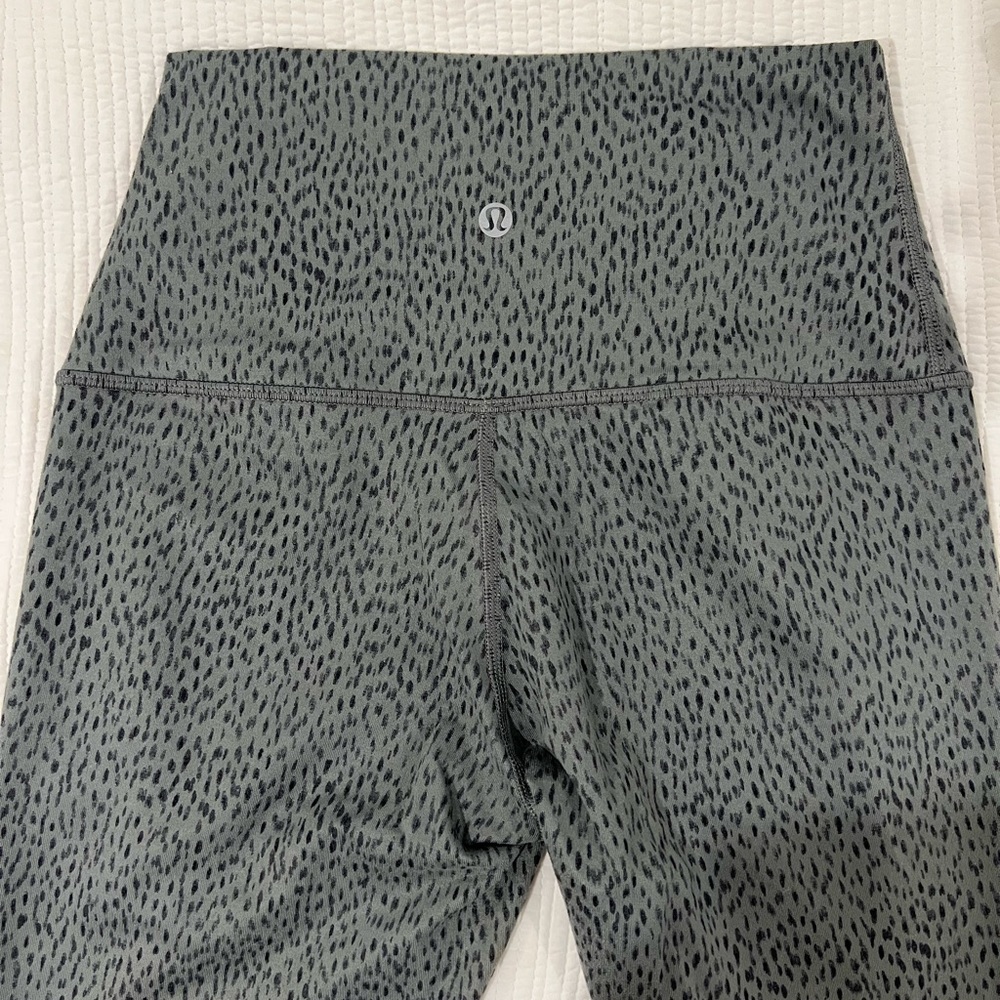 Lululemon align leggings Size 4 green/black printed